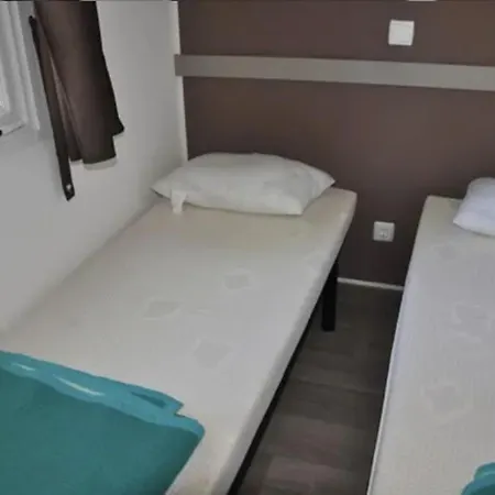 Mobil-home Spacieux 8 Pers. Avec Terrasse - Api-1-52-1691 Lavilledieu (Ardeche)