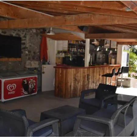 Mobil-home Spacieux 8 Pers. Avec Terrasse - Api-1-52-1691 *