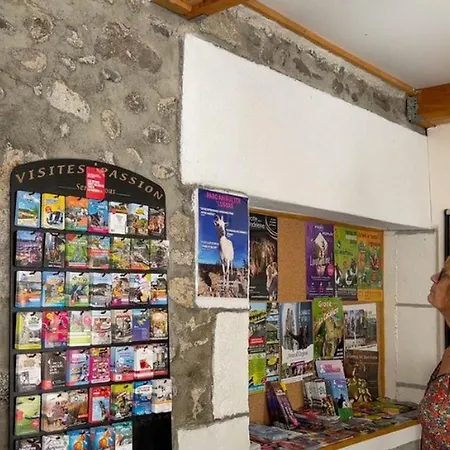 Mobil-home Spacieux 8 Pers. Avec Terrasse - Api-1-52-1691 * Lavilledieu (Ardeche)
